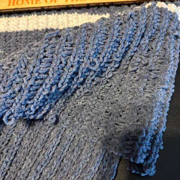 Olive + Oak Blue and White Oversized Cropped Sweater Women's Size XL Polyester - Picture 6 of 7